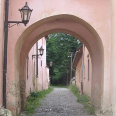 gate-in-poprad-old-town-1224509